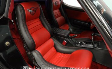 Chevrolet-Corvette-1981-Black-Black-ampamp-Red-41