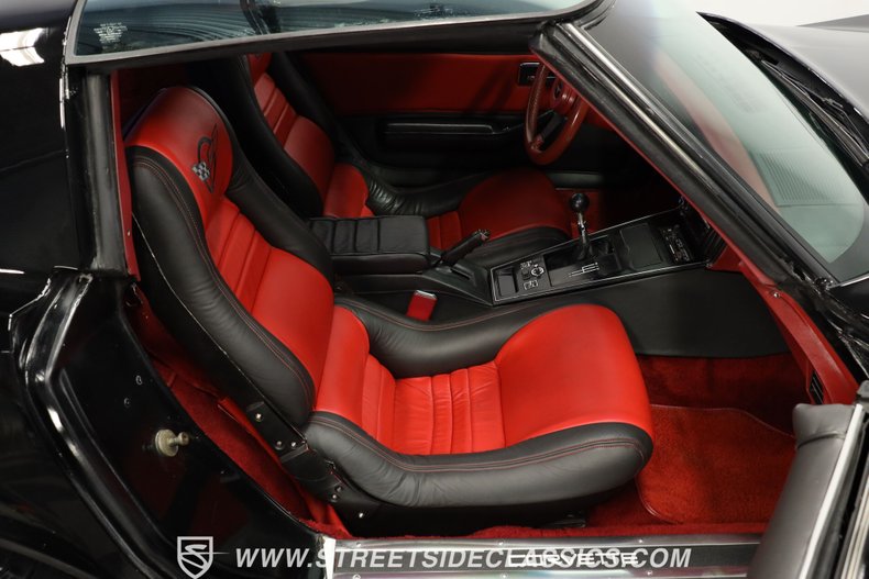 Chevrolet-Corvette-1981-Black-Black-ampamp-Red-42