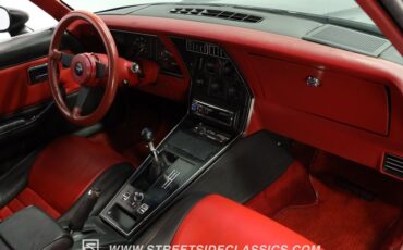 Chevrolet-Corvette-1981-Black-Black-ampamp-Red-43