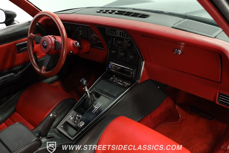 Chevrolet-Corvette-1981-Black-Black-ampamp-Red-43