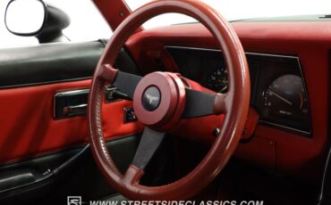 Chevrolet-Corvette-1981-Black-Black-ampamp-Red-44