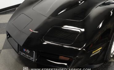 Chevrolet-Corvette-1981-Black-Black-ampamp-Red-47