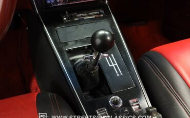 Chevrolet-Corvette-1981-Black-Black-ampamp-Red-48