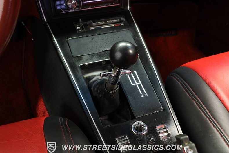 Chevrolet-Corvette-1981-Black-Black-ampamp-Red-48