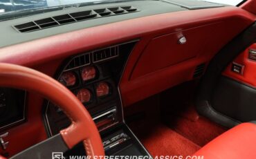 Chevrolet-Corvette-1981-Black-Black-ampamp-Red-49