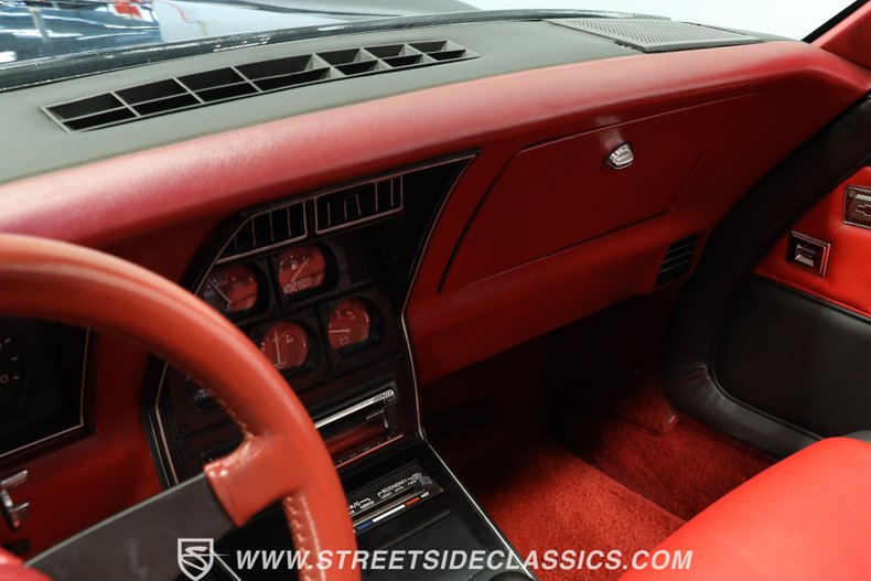 Chevrolet-Corvette-1981-Black-Black-ampamp-Red-49