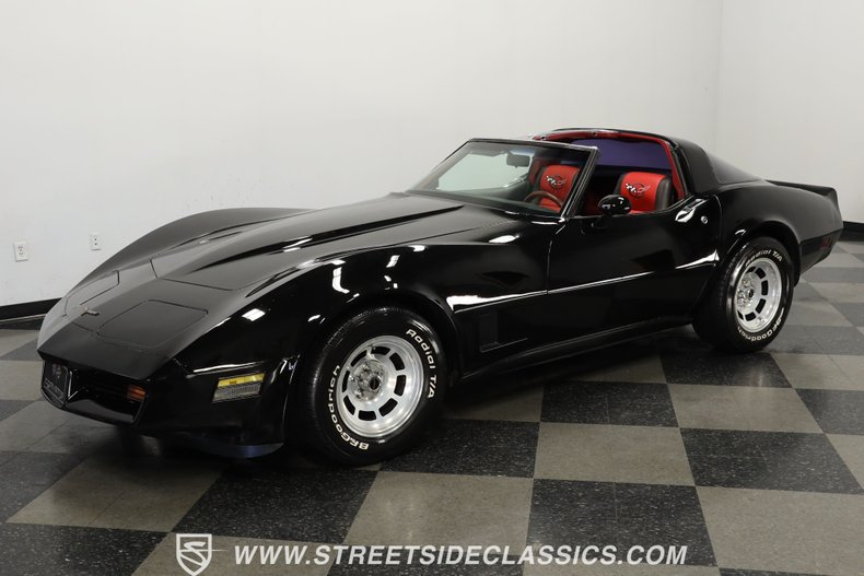 Chevrolet-Corvette-1981-Black-Black-ampamp-Red-5