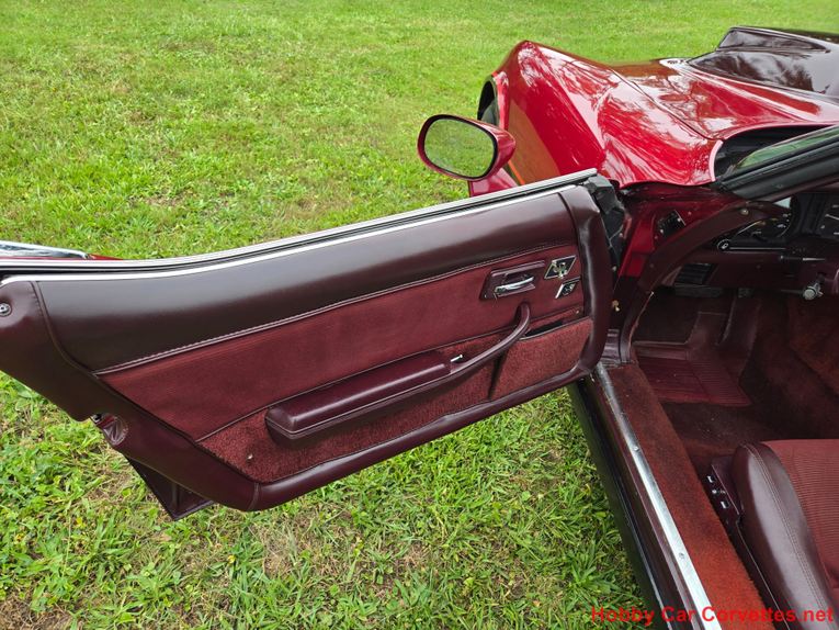 Chevrolet-Corvette-1981-Burgundy-Burgundy-2