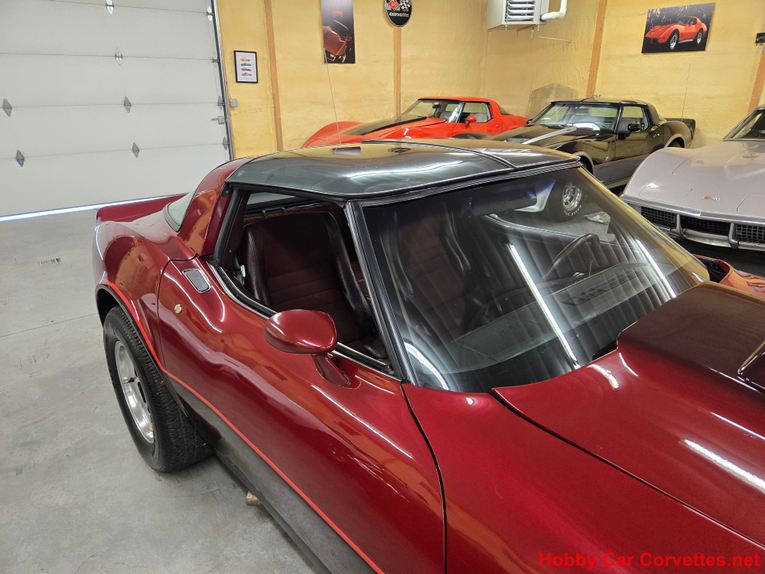 Chevrolet-Corvette-1981-Burgundy-Burgundy-29