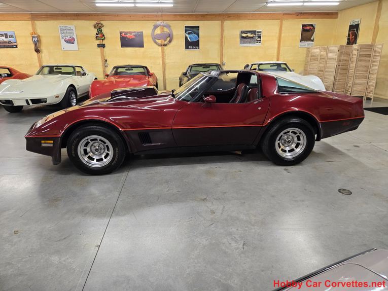 Chevrolet-Corvette-1981-Burgundy-Burgundy-33