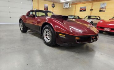 Chevrolet-Corvette-1981-Burgundy-Burgundy-4