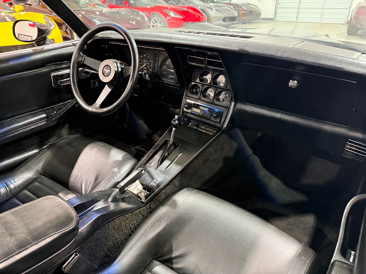 Chevrolet-Corvette-1981-Coupe-10