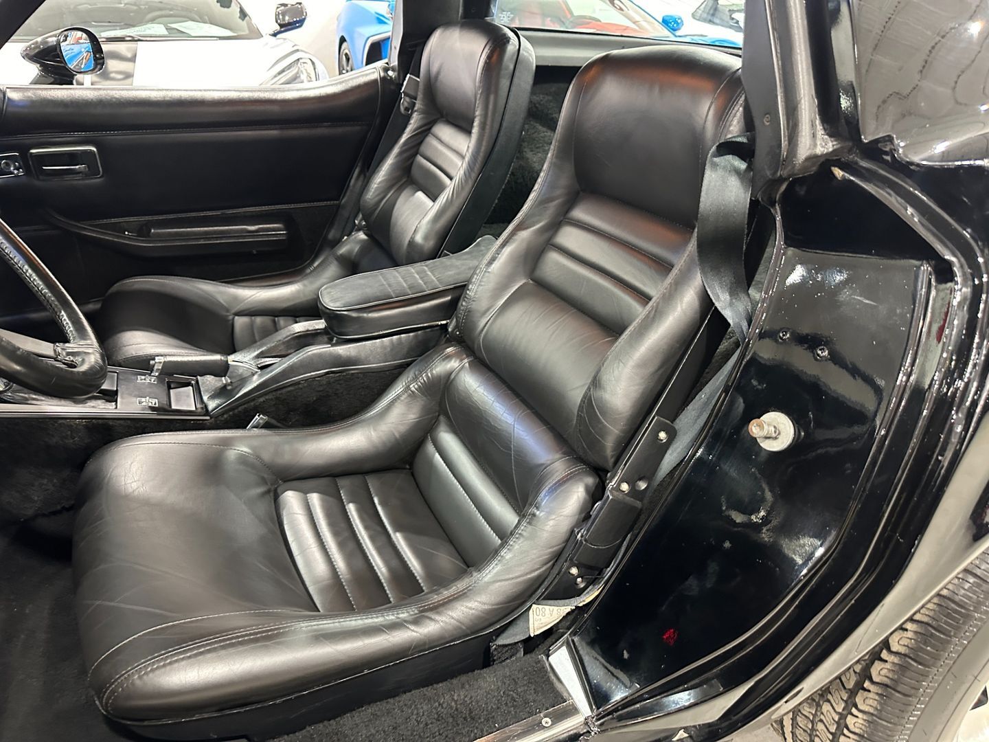 Chevrolet-Corvette-1981-Coupe-11
