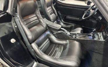 Chevrolet-Corvette-1981-Coupe-12