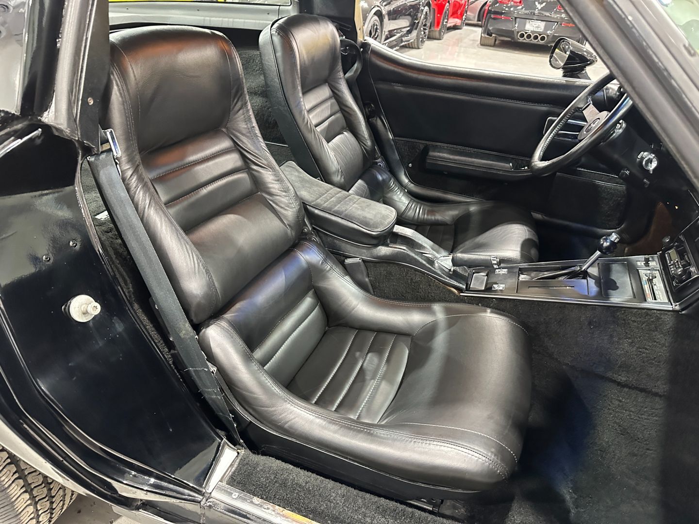 Chevrolet-Corvette-1981-Coupe-12