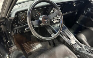 Chevrolet-Corvette-1981-Coupe-13