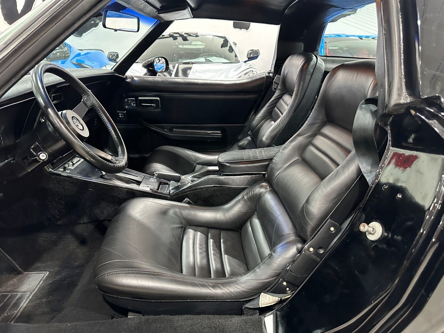 Chevrolet-Corvette-1981-Coupe-16