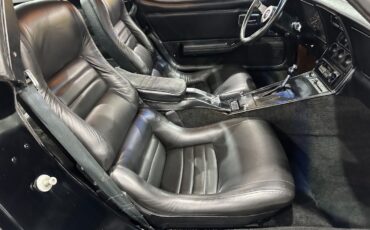 Chevrolet-Corvette-1981-Coupe-17