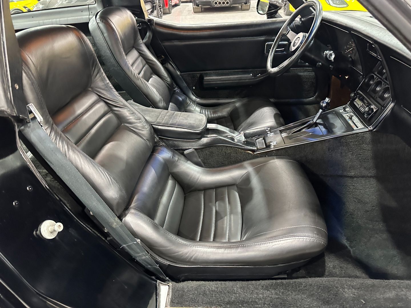 Chevrolet-Corvette-1981-Coupe-17
