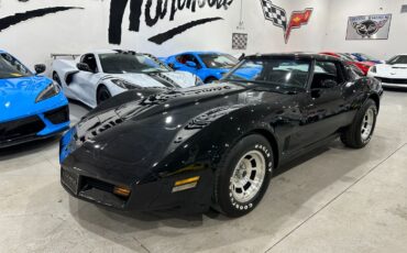 Chevrolet-Corvette-1981-Coupe-19