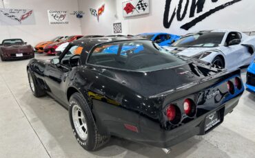 Chevrolet-Corvette-1981-Coupe-2