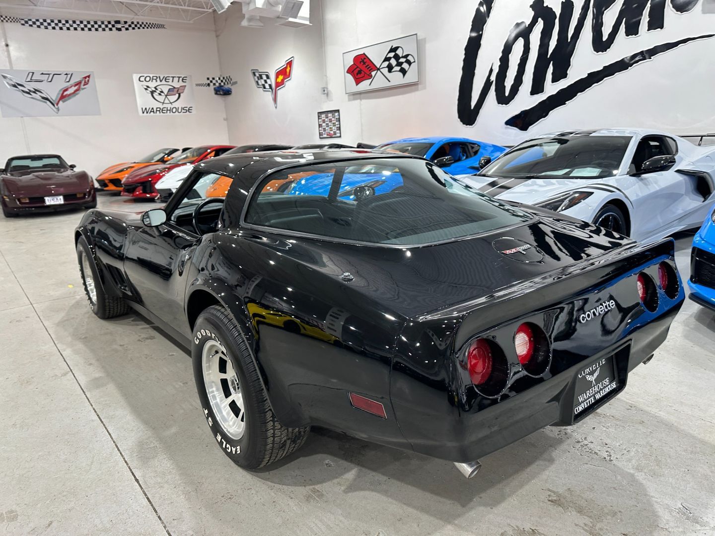 Chevrolet-Corvette-1981-Coupe-2