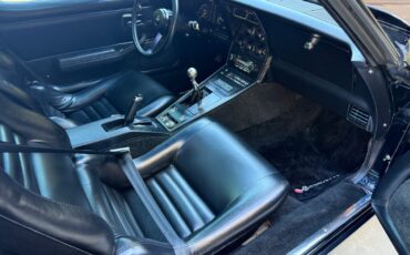 Chevrolet-Corvette-1981-Coupe-23