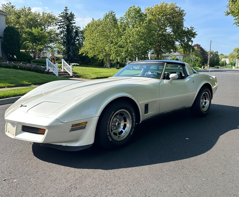 Chevrolet-Corvette-1981-Coupe