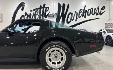 Chevrolet-Corvette-1981-Coupe-6