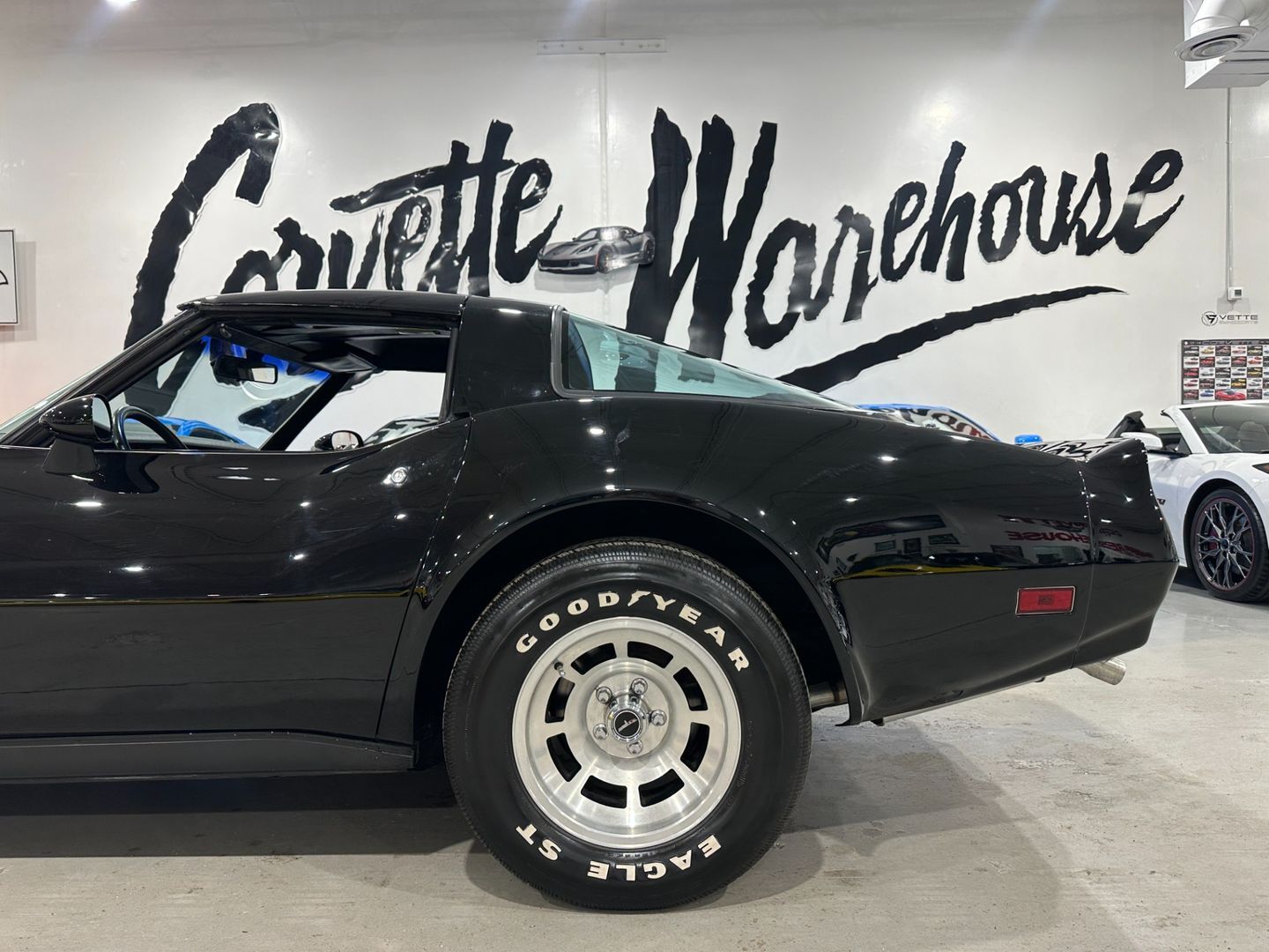 Chevrolet-Corvette-1981-Coupe-6