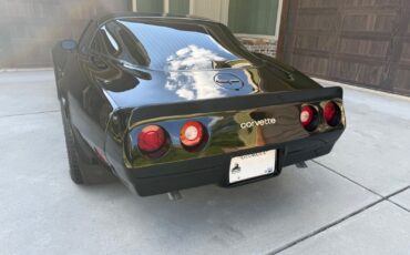 Chevrolet-Corvette-1981-Coupe-7