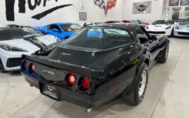 Chevrolet-Corvette-1981-Coupe-7