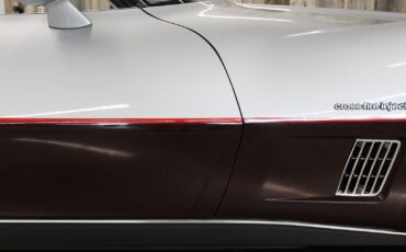 Chevrolet-Corvette-1982-Beautiful-Color-Combo-10