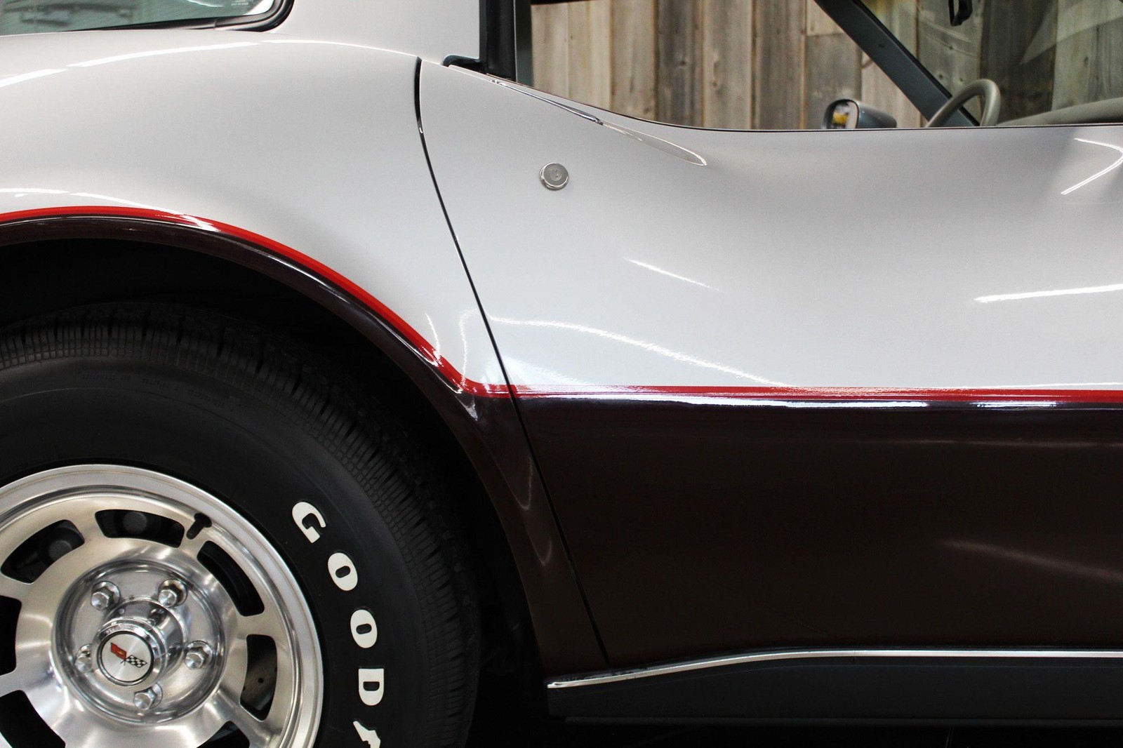 Chevrolet-Corvette-1982-Beautiful-Color-Combo-11