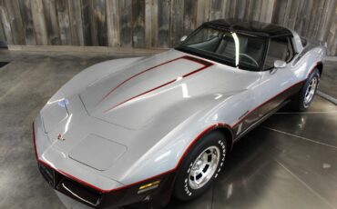 Chevrolet-Corvette-1982-Beautiful-Color-Combo-15