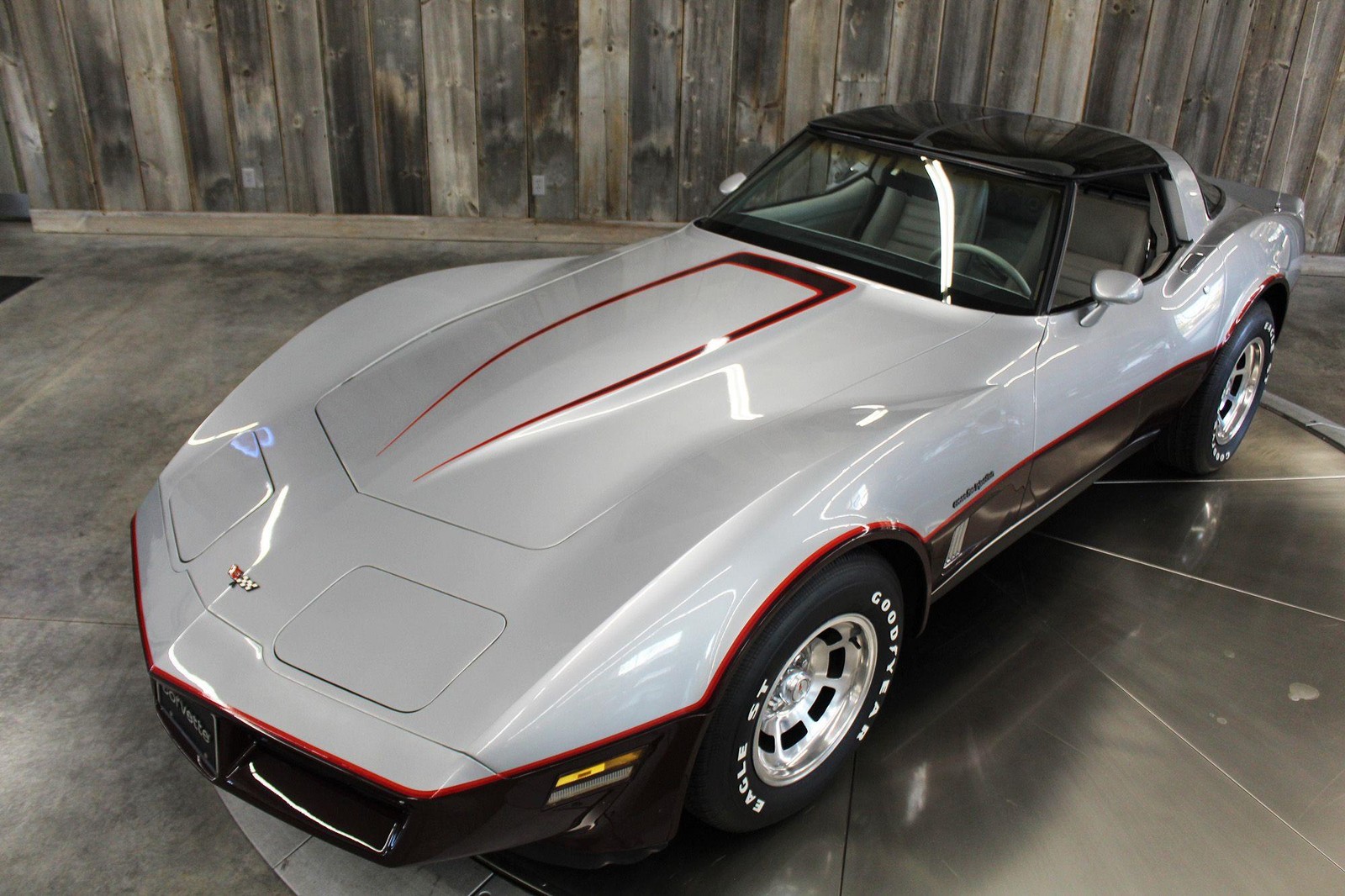 Chevrolet-Corvette-1982-Beautiful-Color-Combo-15