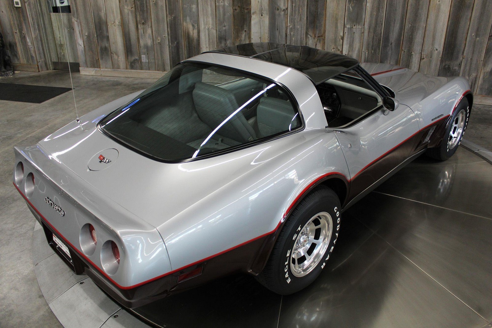 Chevrolet-Corvette-1982-Beautiful-Color-Combo-17