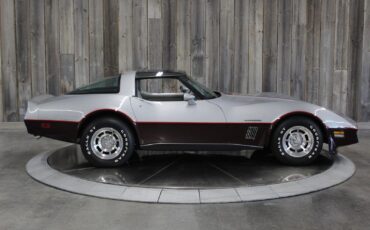 Chevrolet-Corvette-1982-Beautiful-Color-Combo-5
