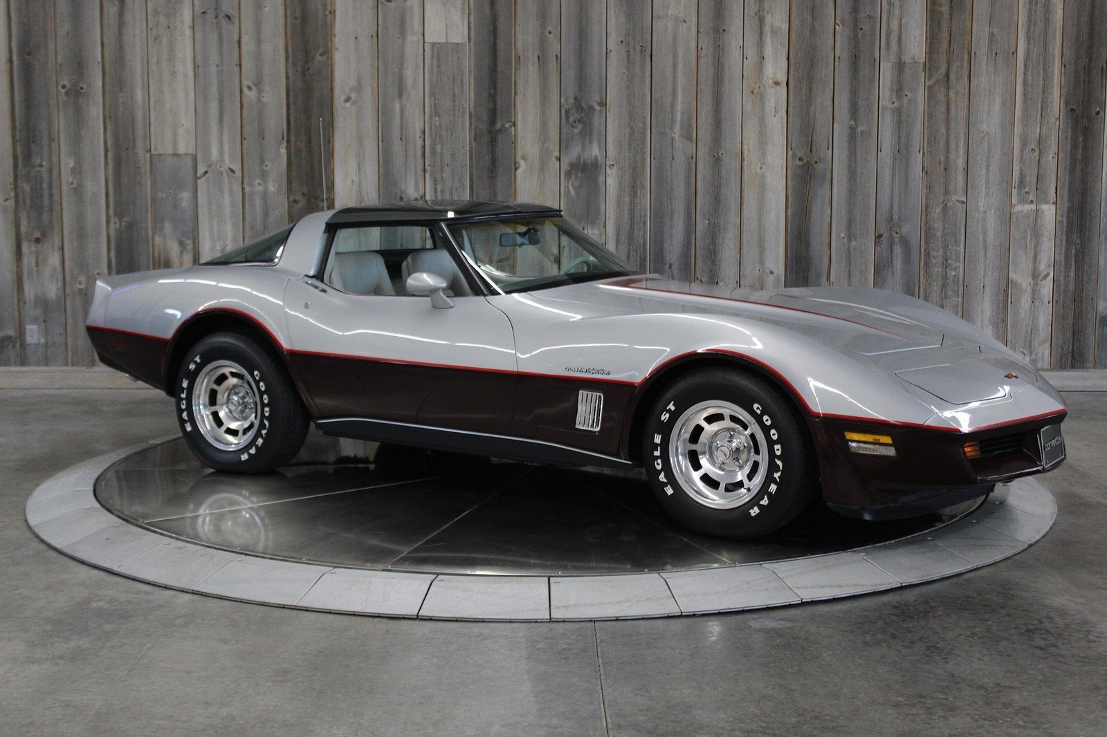 Chevrolet-Corvette-1982-Beautiful-Color-Combo-6