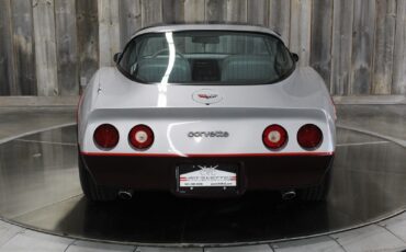 Chevrolet-Corvette-1982-Beautiful-Color-Combo-7