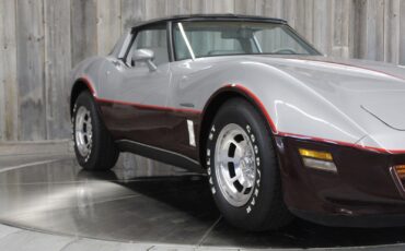 Chevrolet-Corvette-1982-Beautiful-Color-Combo-8