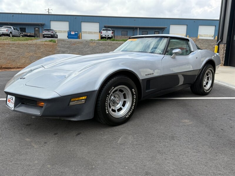 Chevrolet-Corvette-1982-Black-Black-10