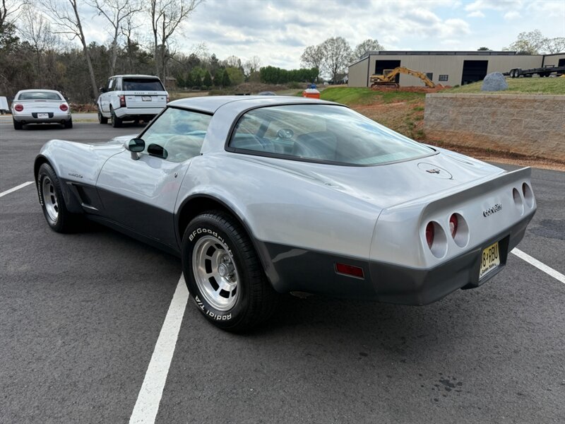 Chevrolet-Corvette-1982-Black-Black-12