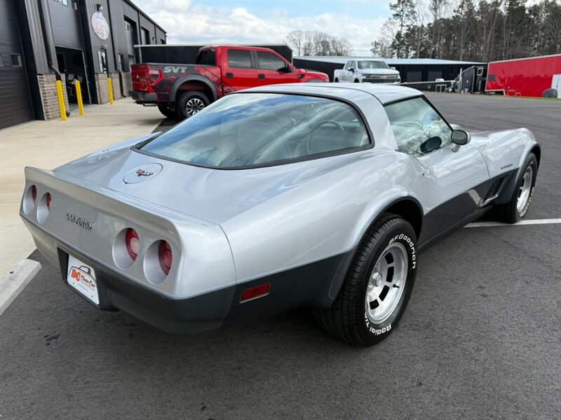 Chevrolet-Corvette-1982-Black-Black-14