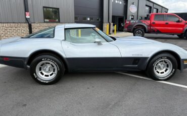 Chevrolet-Corvette-1982-Black-Black-15