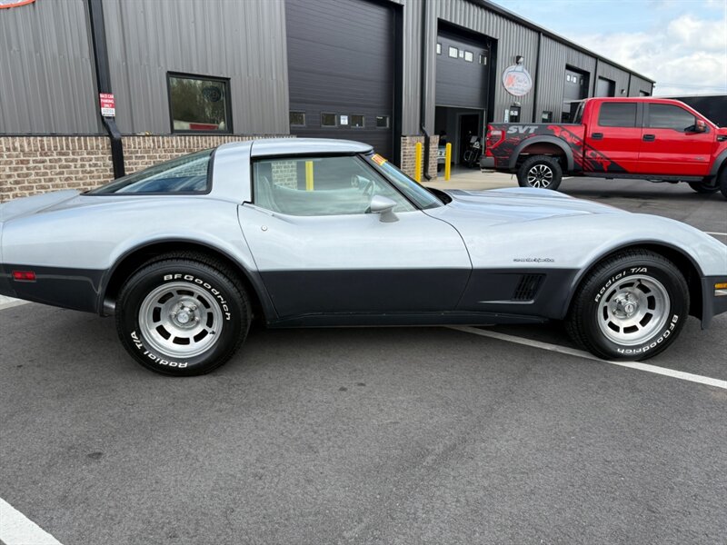 Chevrolet-Corvette-1982-Black-Black-15