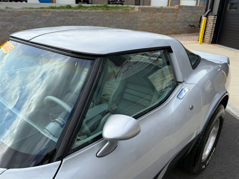 Chevrolet-Corvette-1982-Black-Black-21