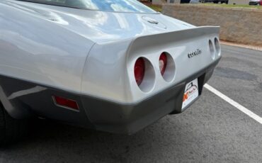 Chevrolet-Corvette-1982-Black-Black-24