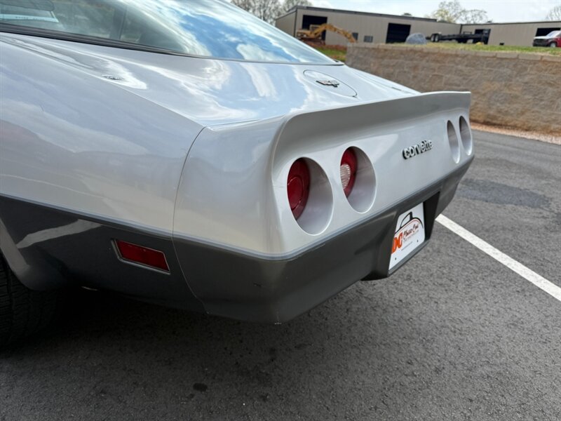 Chevrolet-Corvette-1982-Black-Black-24