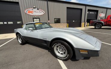Chevrolet-Corvette-1982-Black-Black-26
